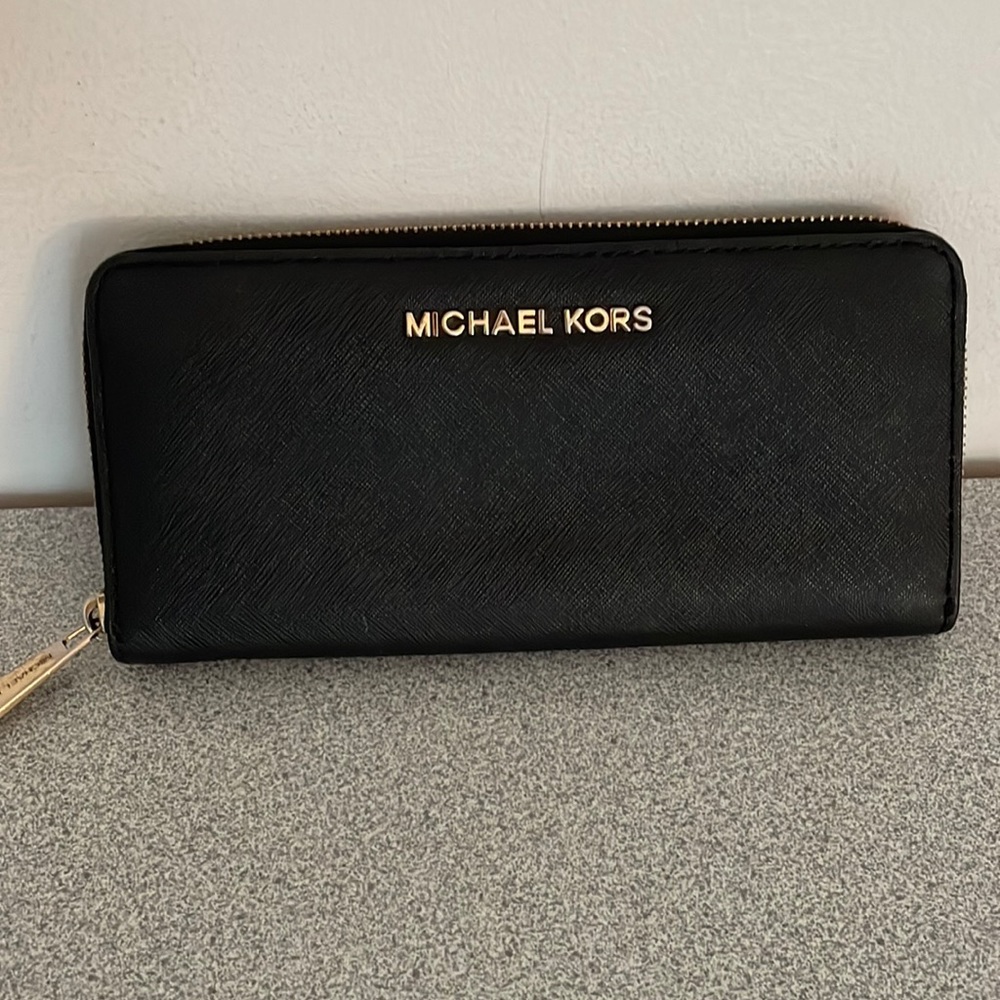 Michael Kors Black Saffiano Leather Jet Set Wallet